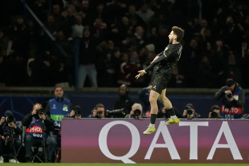 Khvicha Kvaratskhelia celebrando su gol ante el Chelsea l AP