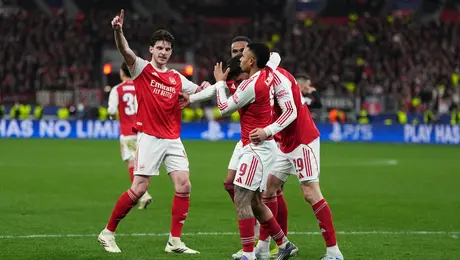 Arsenal rescata empate con polémico penal ante Leverkusen en Champions League