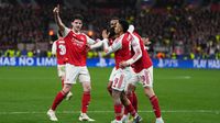 Jugadores de Arsenal celebran el gol de Havertz en el partido ante Leverkusen en Champions League | AP