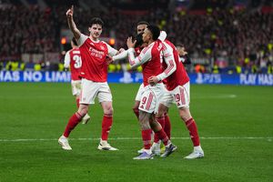 Jugadores de Arsenal celebran el gol de Havertz en el partido ante Leverkusen en Champions League | AP