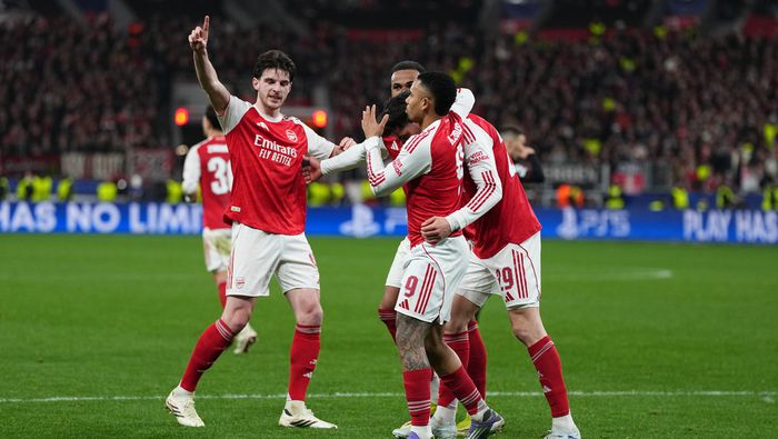 Jugadores de Arsenal celebran el gol de Havertz en el partido ante Leverkusen en Champions League | AP