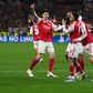 Jugadores de Arsenal celebran el gol de Havertz en el partido ante Leverkusen en Champions League | AP