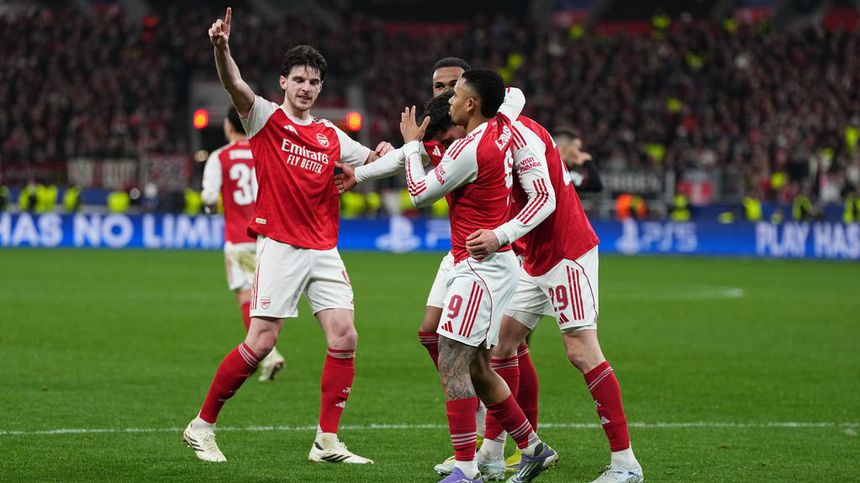Jugadores de Arsenal celebran el gol de Havertz en el partido ante Leverkusen en Champions League | AP
