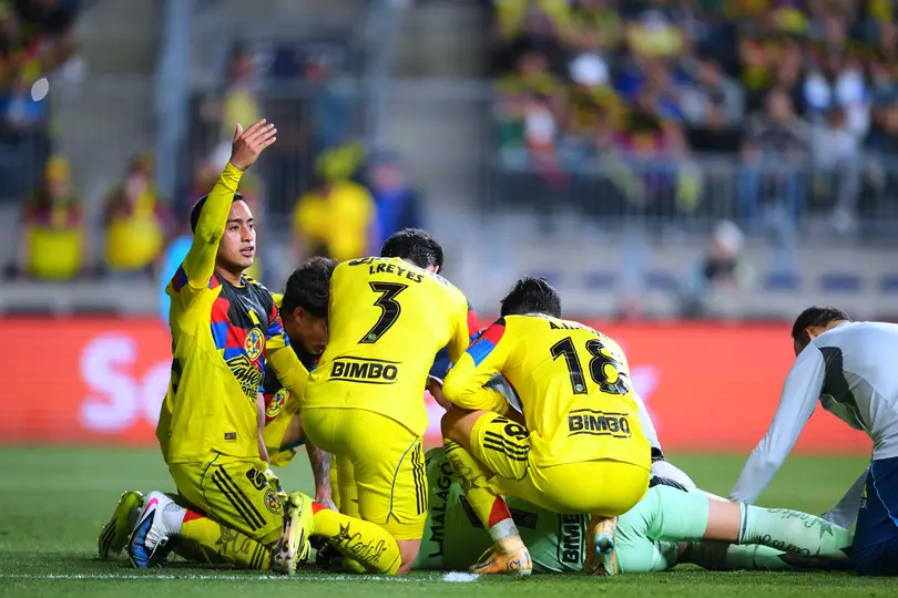 Malagón tendido en el césped | MEXSPORT