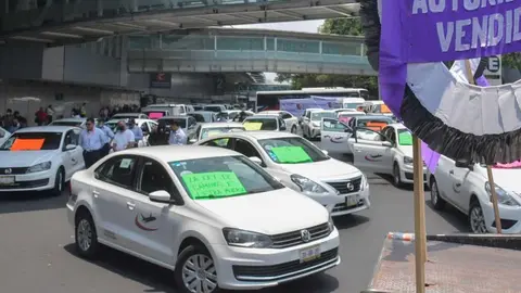 Los conductores se manifestarán por llegada de taxis de aplicación al AICM / Redes Sociales