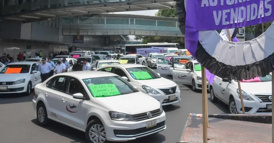 Los conductores se manifestarán por llegada de taxis de aplicación al AICM / Redes Sociales