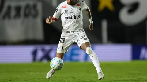Neymar Jr. jugando con Santos de Brasil l AP