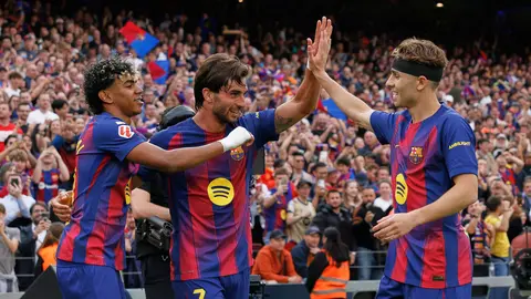 Lamine Yamal y Ferrán Torres, jugadores del Barcelona ante Espanyol | AP
