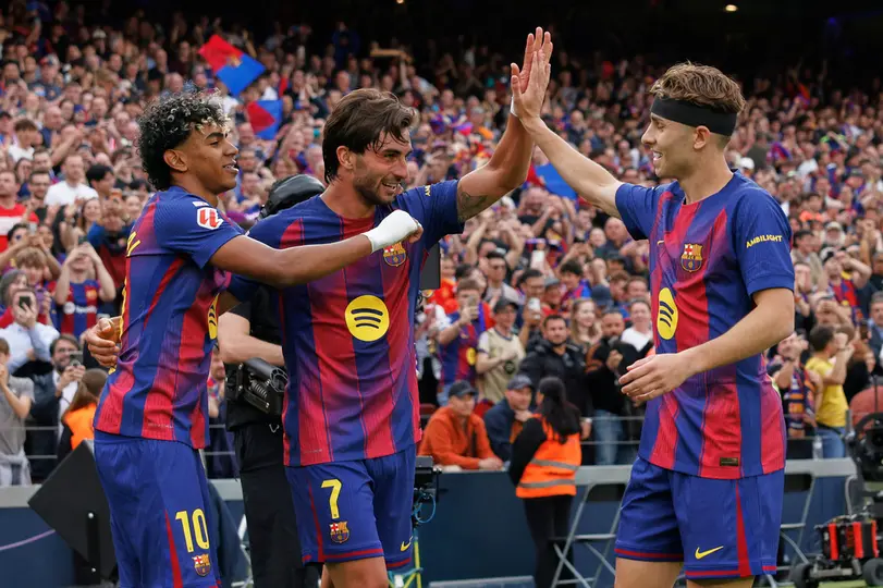 Lamine Yamal y Ferrán Torres, jugadores del Barcelona ante Espanyol | AP