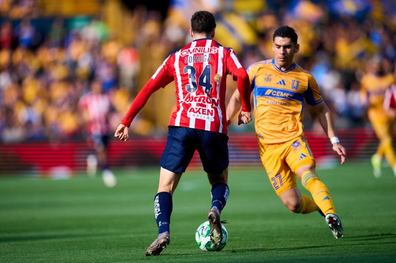 Hormiga González en una de las primeras conducciones del partido | MexSport