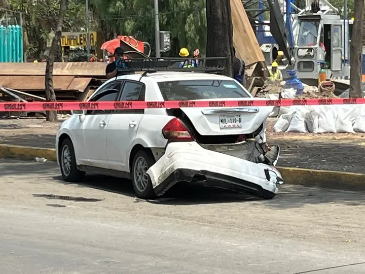 La pesa unidad arrasó todo a su paso y luego trató darse a la fuga, pero fue detenido más adelante / Redes Sociales