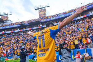 ¡Zarpazos al pecho! Tigres golea a Chivas y escala cuatro posiciones en la tabla rumbo a Liguilla