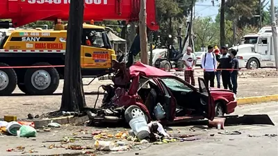 VIDEO: Aparatoso accidente provoca tráiler en Calzada Ignacio Zaragoza