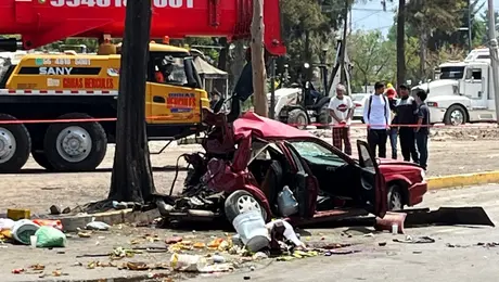 VIDEO: Aparatoso accidente provoca tráiler en Calzada Ignacio Zaragoza