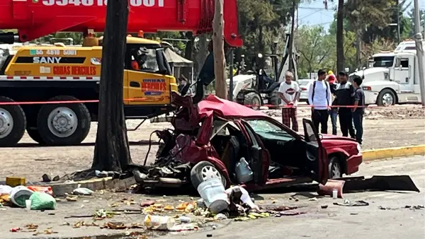 VIDEO: Aparatoso accidente provoca tráiler en Calzada Ignacio Zaragoza