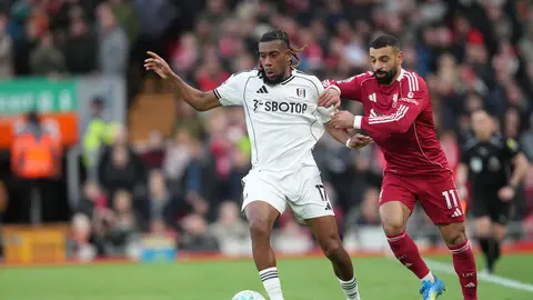 Mohamed Salah con Iwobi l AP