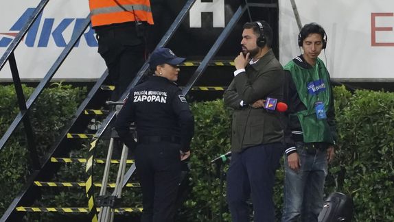 ¡El hombre del momento! Villa Villa narró el primer minuto del Tigres vs Chivas