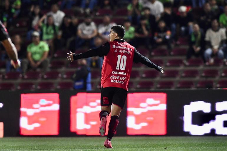 Kevin Castañeda marcando el primer gol de Tijuana ante Juárez | MEXSPORT