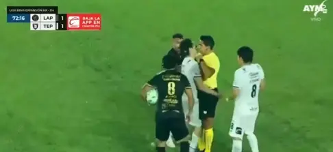 Momento con el árbitro l CAPTURA