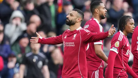 Fulham cae ante el Liverpool en Anfield; Raúl Jiménez ingresó de cambio