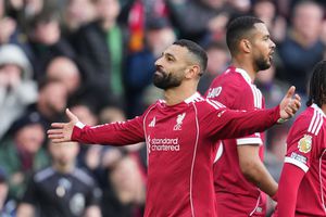 Fulham cae ante el Liverpool en Anfield; Raúl Jiménez ingresó de cambio