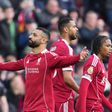 Fulham cae ante el Liverpool en Anfield; Raúl Jiménez ingresó de cambio