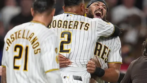 Padres de San Diego celebrando carrera de Fernando Ttais Jr I AP