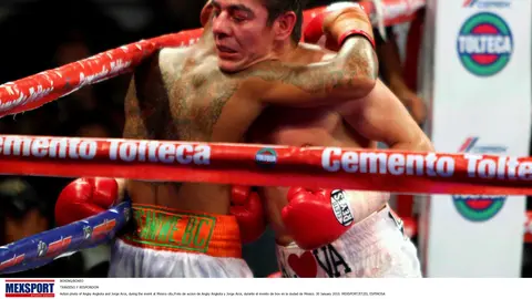 Jorge 'Travieso' Arce durante una pelea l MEXSPORT