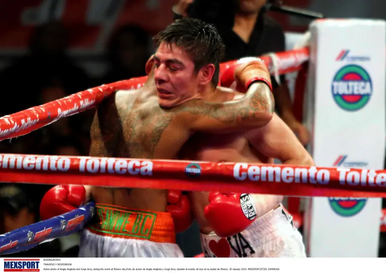 Jorge 'Travieso' Arce durante una pelea l MEXSPORT