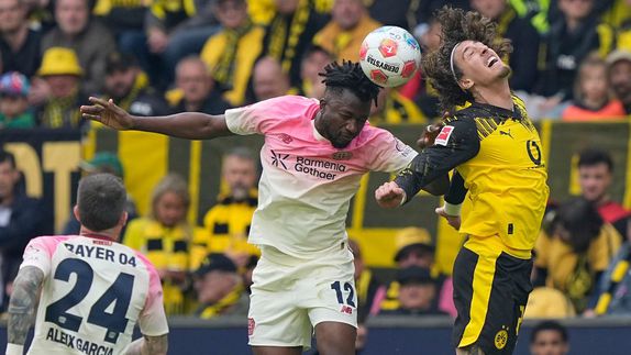 Leverkusen vence al Dortmund y pone al Bayern Munich con pie y medio del título