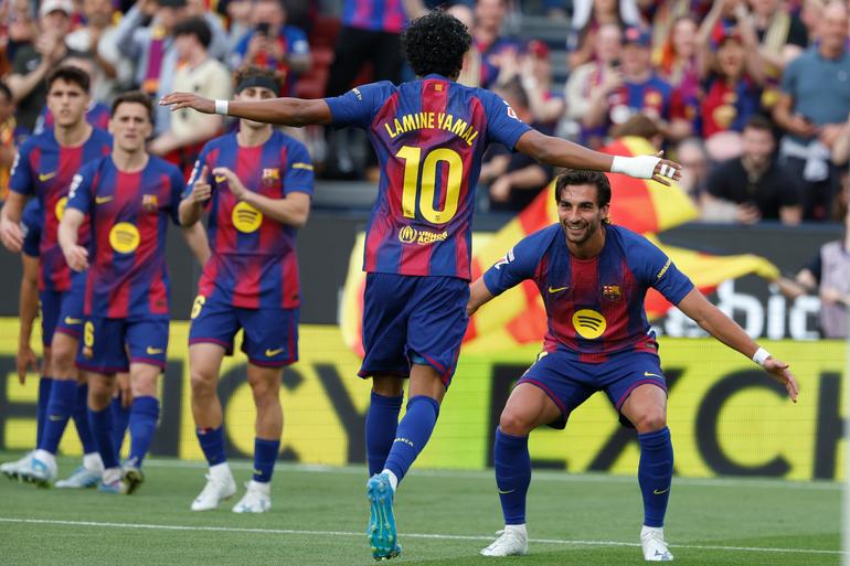 Lamine Yamal y Ferrán Torres en festejo de gol con el Barcelona | AP