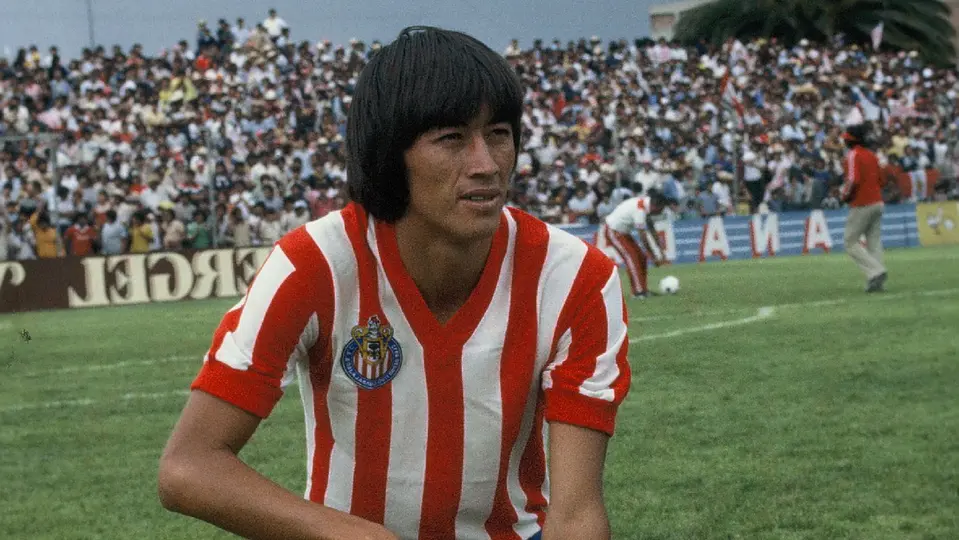 Jaime Pajarito, exjugador de Chivas posando sobre la cancha | MEXSPORT