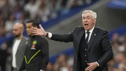 Carlo Ancelotti dirige un partido l AP