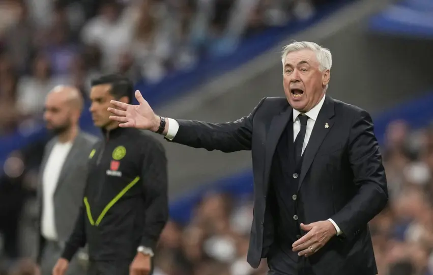Carlo Ancelotti dirige un partido l AP