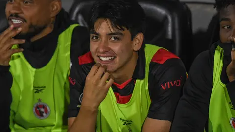 Gilberto Mora en la banca de Xolos de Tijuana ante Juárez | IMAGO 7