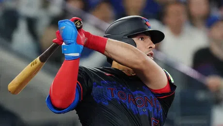 ¡Esa paloma voló, y voló! Brandon Valenzuela conecta su primer cuadrangular en Grandes Ligas