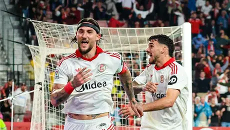 Sevilla vence a un Atlético de Madrid que tuvo como protagonista a Obed Vargas