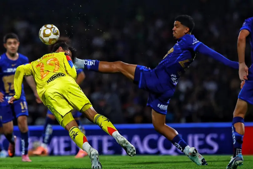 Jugada de penal l Miguel Pontón