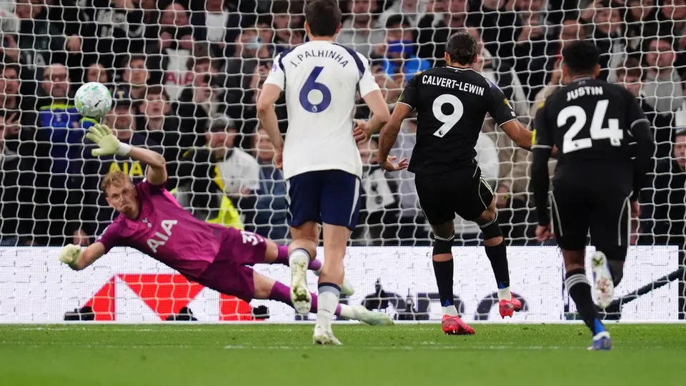 Dominic Calvert-Lewin marca penal en el partido de Tottenham contra Leeds United | AP