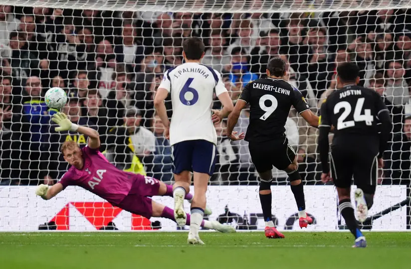 Dominic Calvert-Lewin marca penal en el partido de Tottenham contra Leeds United | AP