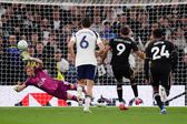 Dominic Calvert-Lewin marca penal en el partido de Tottenham contra Leeds United | AP