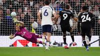 Dominic Calvert-Lewin marca penal en el partido de Tottenham contra Leeds United | AP