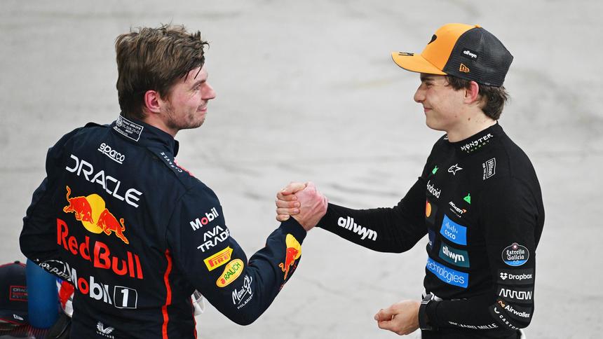 Óscar Piastri y Max Verstappen en el Gran Premio de Abu Dabi 2025 | RED BULL