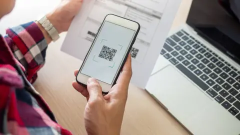 Los ciberdelincuentes colocan códigos QR falsos en espacios públicos como restaurantes, estacionamientos y parquímetros./ Pixabay