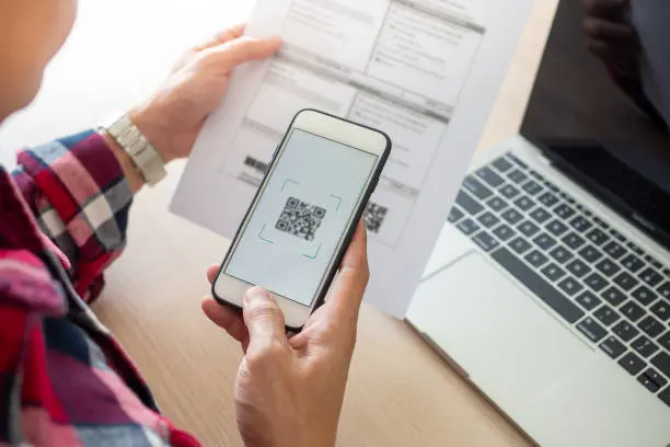 Los ciberdelincuentes colocan códigos QR falsos en espacios públicos como restaurantes, estacionamientos y parquímetros./ Pixabay
