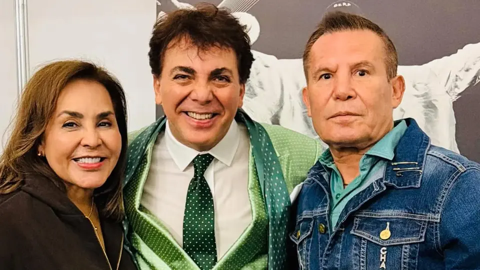 "Quiero dedicarte todas las canciones": Julio César Chávez sorprende en concierto de Cristian Castro