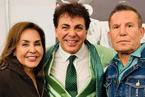"Quiero dedicarte todas las canciones": Julio César Chávez sorprende en concierto de Cristian Castro