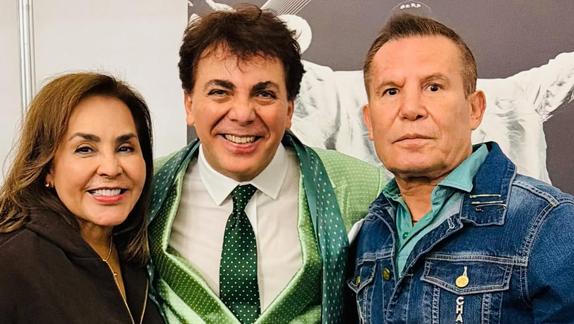 "Quiero dedicarte todas las canciones": Julio César Chávez sorprende en concierto de Cristian Castro