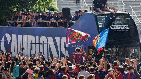 Lamine Yamal y Barcelona protagonizan festejos tras coronación ante el Real Madrid
