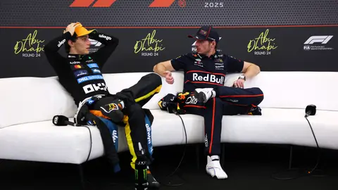 Óscar Piastri y Max Verstappen en el Gran Premio de Abu Dabi 2025 | RED BULL